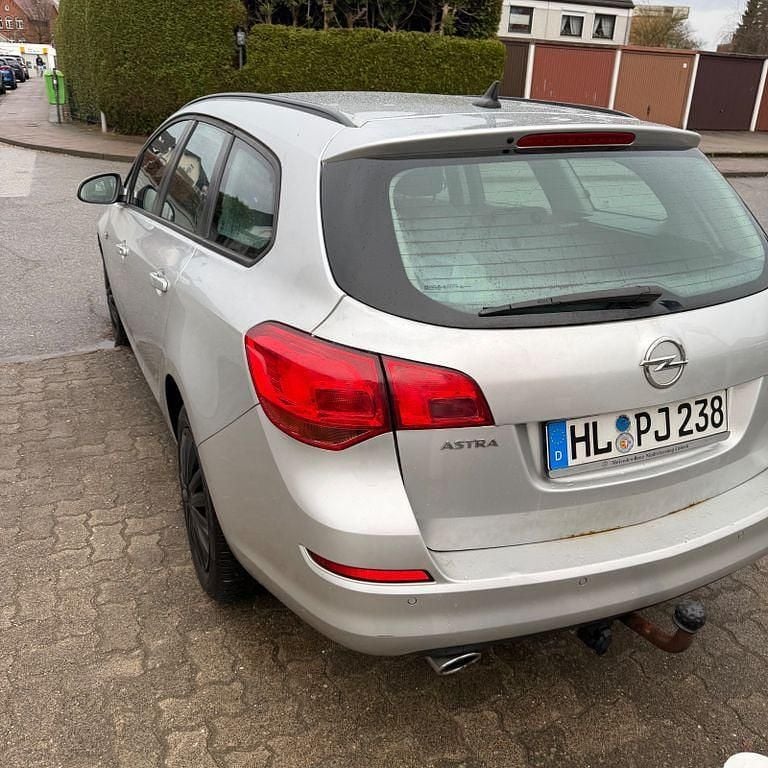 Gebraucht Opel Astra Edition 165 PS (121 kW) 2012 Silber Kombi