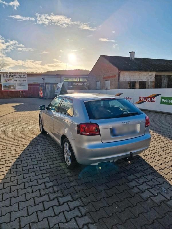 Gebraucht Audi A3 105 PS (77 kW) 2010 Grau Kleinwagen