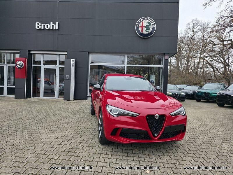 Rot Gebraucht 2021 Alfa Romeo Stelvio Quadrifoglio SUV | 44.950 € (Superpreis) - Bild 1/4