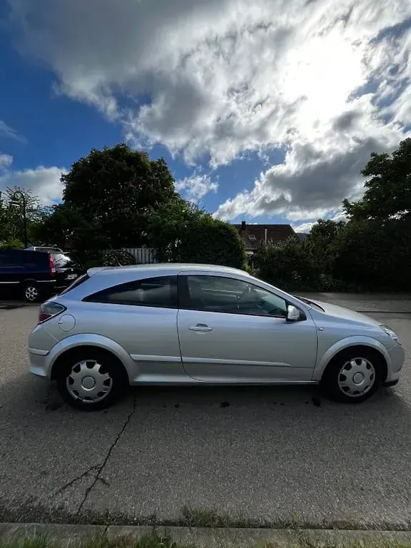 Gebraucht Opel Astra GTC Sport 125 PS (91 kW) 2005 Grau Limousine