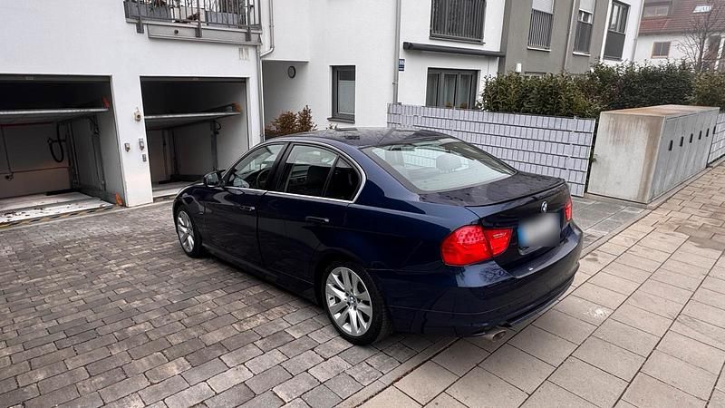 Gebraucht BMW 318 143 PS (105 kW) 2011 Blau Limousine