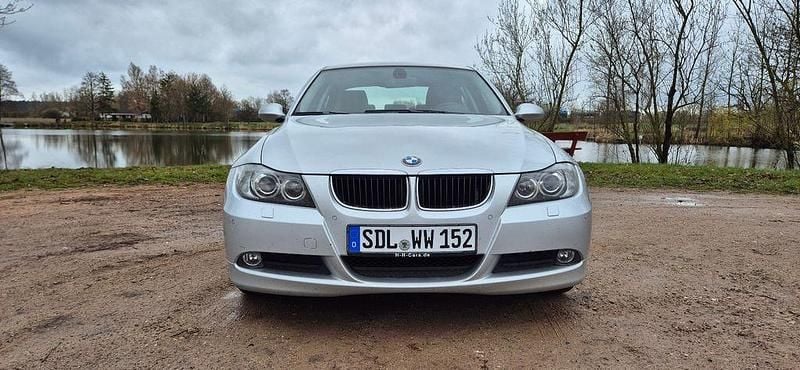 Gebraucht BMW 318 129 PS (94 kW) 2007 Silber Limousine