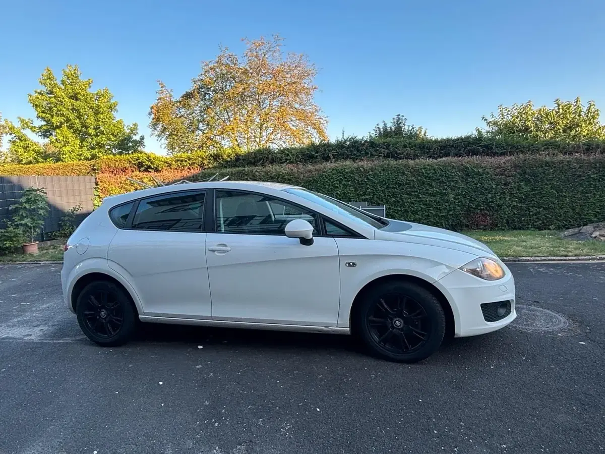 Gebraucht Seat Leon 105 PS (77 kW) 2010 Weiß Kleinwagen