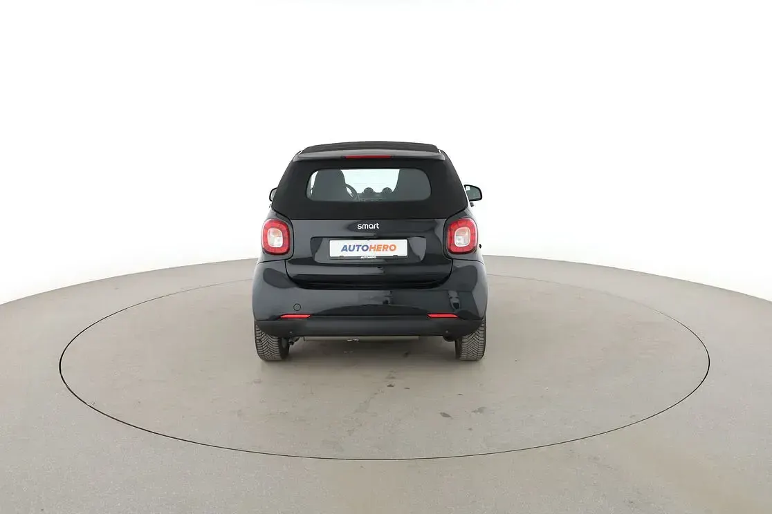 Używany Smart ForTwo Cabrio Basis 90 KM (66 kW) 2018 Czarny Kabriolet