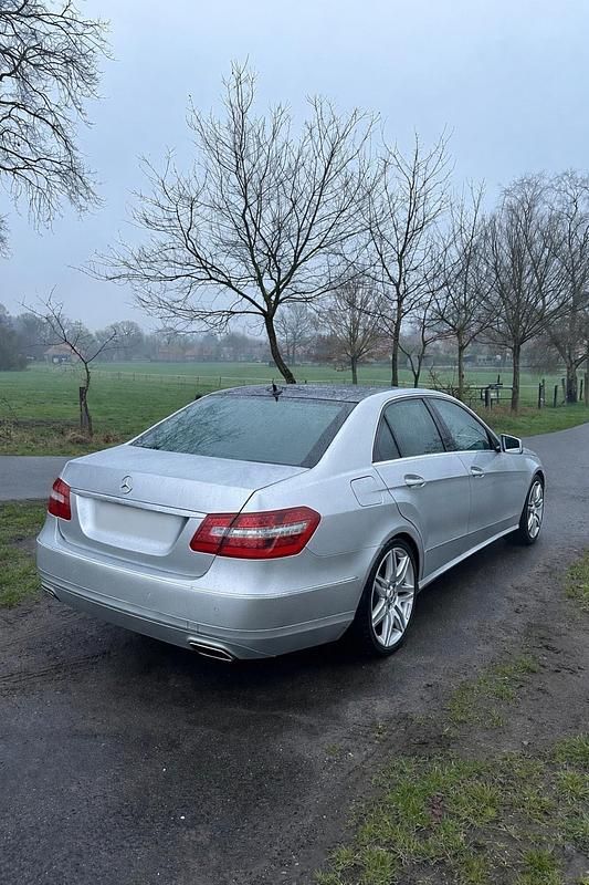 Gebraucht Mercedes E500 387 PS (284 kW) 2009 Grau Limousine