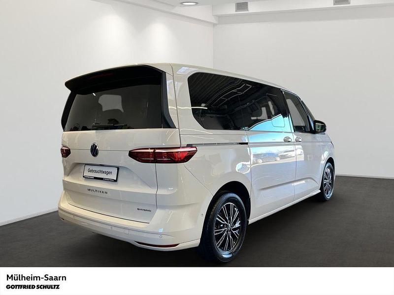 Second-hand VW Multivan Basis 150 CP (110 kW) 2023 Alb Monovolum