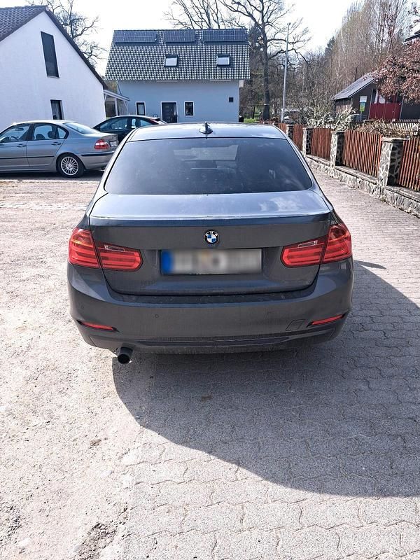 Gebraucht BMW 320 189 PS (139 kW) 2012 Grau Limousine