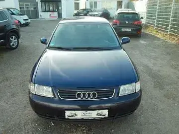 Usata Audi A3 Attraction 90 CV (66 kW) 2000 Blu Utilitaria