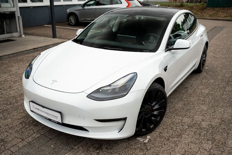 Weiß Gebraucht 2022 Tesla Model 3 Performance Limousine | 32.499 € (Fairer Preis) - Bild 1/4