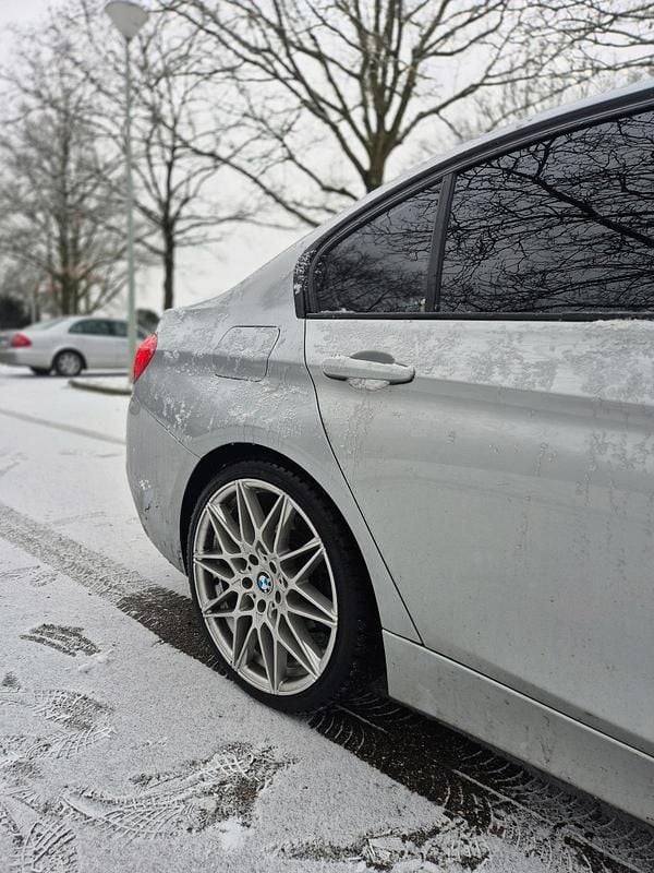 Gebraucht BMW 320 Sport Line 184 PS (135 kW) 2012 Silber Limousine