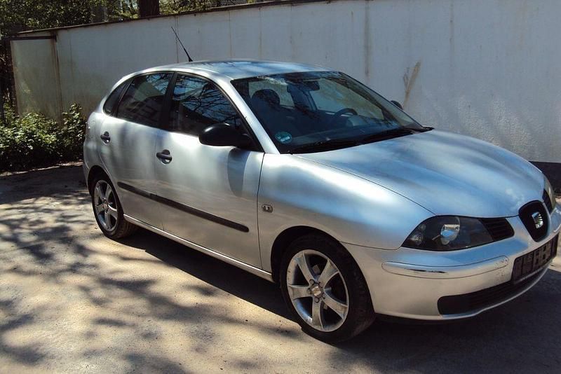 Silber Gebraucht 2003 Seat Ibiza Stella Limousine | 1.200 € (Fairer Preis) - Bild 1/4