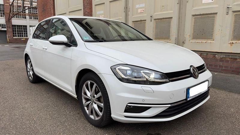 Gebraucht VW Golf VII Highline 150 PS (110 kW) 2017 Weiß Limousine