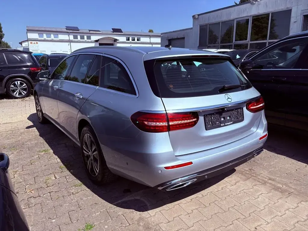 Gebraucht Mercedes E220 194 PS (142 kW) 2021 Silber Limousine