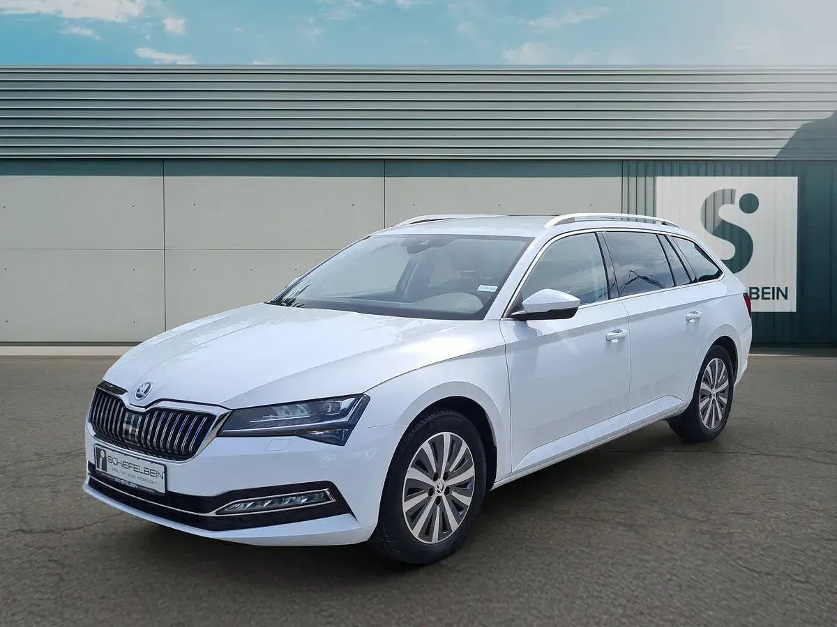 Gebraucht Skoda Superb Style 150 PS (110 kW) 2022 Moonweiss metallic Kombi