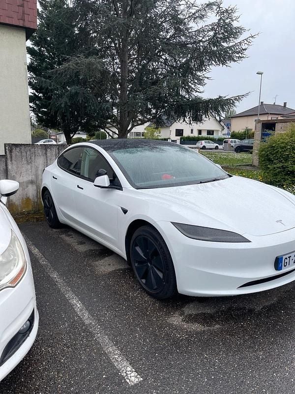 Gebraucht 2024 Tesla Model 3 Limousine | 29.333 € - Bild 1/4