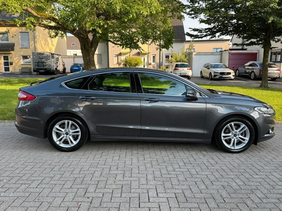 Gebraucht Ford Mondeo 160 PS (117 kW) 2015 Grau Limousine