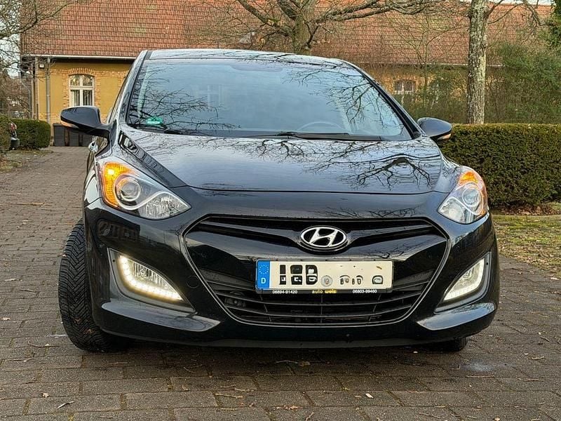 Schwarz Gebraucht 2015 Hyundai i30 Limousine | 6.200 € (Superpreis) - Bild 1/4