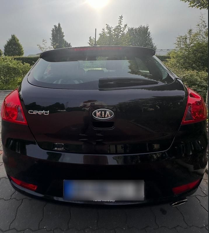 Gebraucht Kia ProCeed 135 PS (99 kW) 2011 Schwarz Kleinwagen
