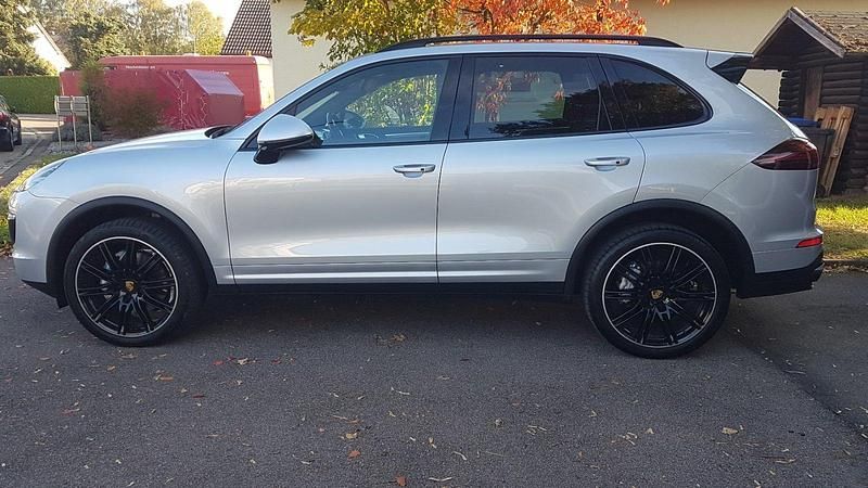 Silber Gebraucht 2016 Porsche Cayenne S SUV | 35.500 € (Fairer Preis) - Bild 1/4