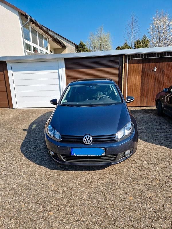 Gebraucht VW Golf VII Match 105 PS (77 kW) 2012 Blau Limousine