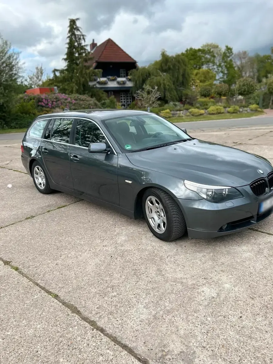 Gebraucht BMW 525 177 PS (130 kW) 2004 Grau Kombi
