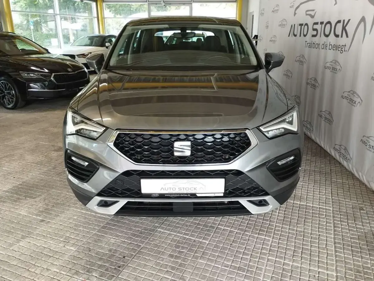 Usado Seat Ateca Style 150 CV (110 kW) 2023 Gris SUV