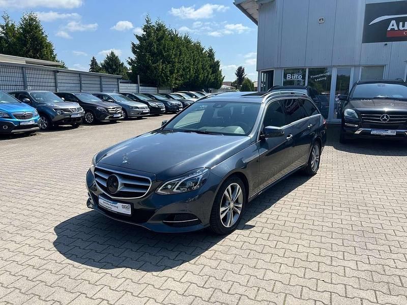 Grau Gebraucht 2016 Mercedes E220 Kombi | 17.500 € (Fairer Preis) - Bild 1/4