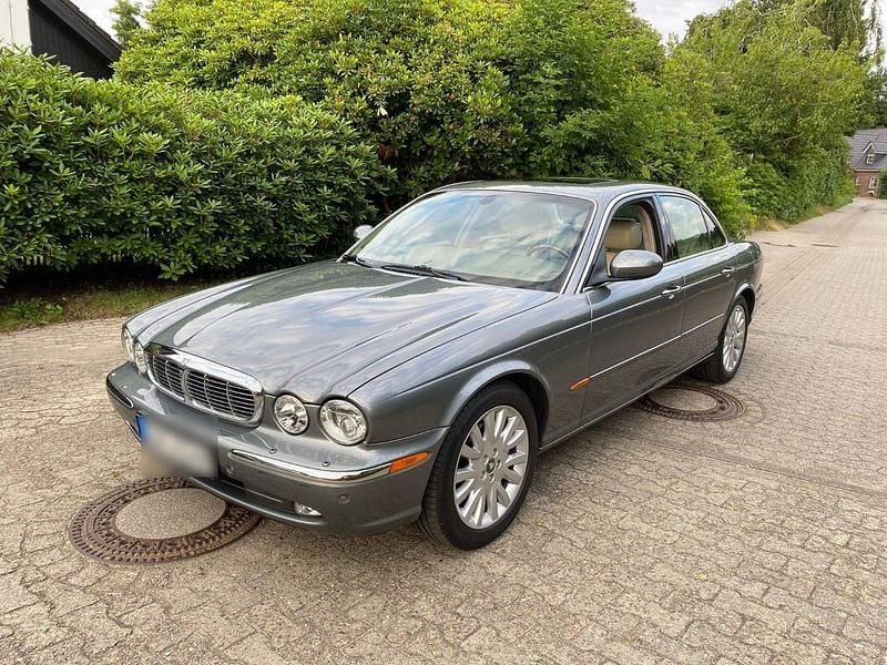 Grau Gebraucht 2003 Jaguar XJ Limousine | 15.499 € - Bild 1/4