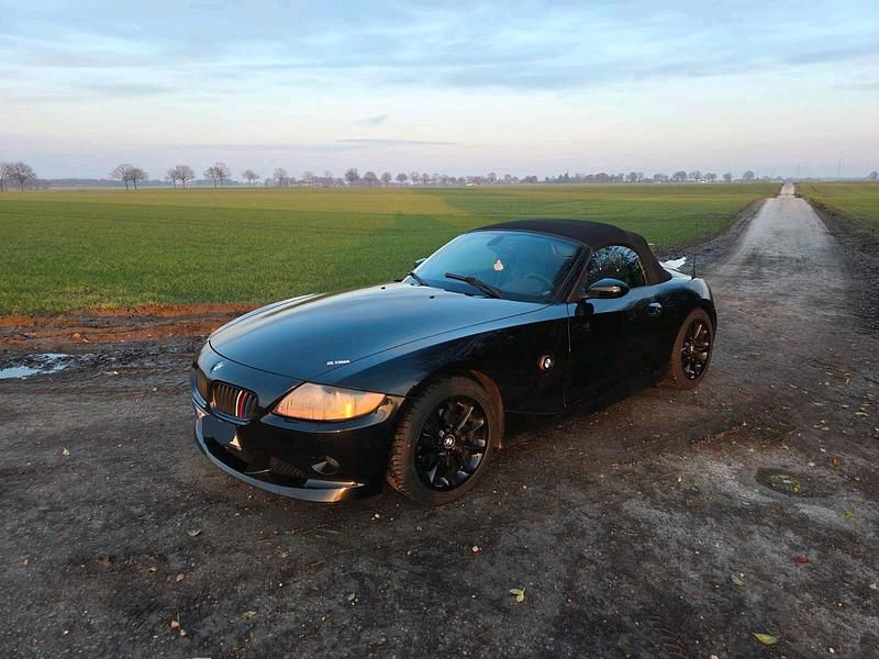 Gebraucht BMW Z4 192 PS (141 kW) 2004 Schwarz Cabrio