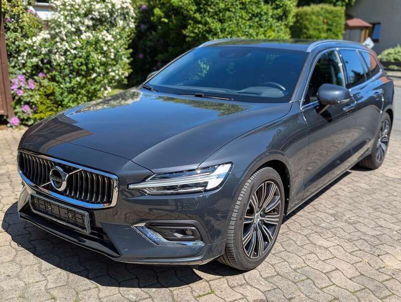 Grau Gebraucht 2020 Volvo V60 Inscription Kombi | 28.950 € (Fairer Preis) - Bild 1/4