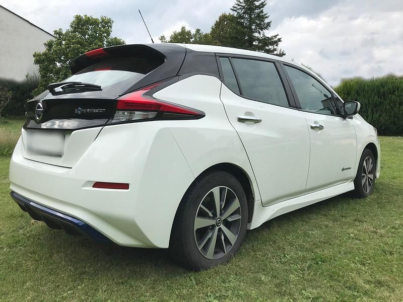 Gebraucht Nissan Leaf Acenta 110 kW (150 PS) 2019 Weiß Kleinwagen