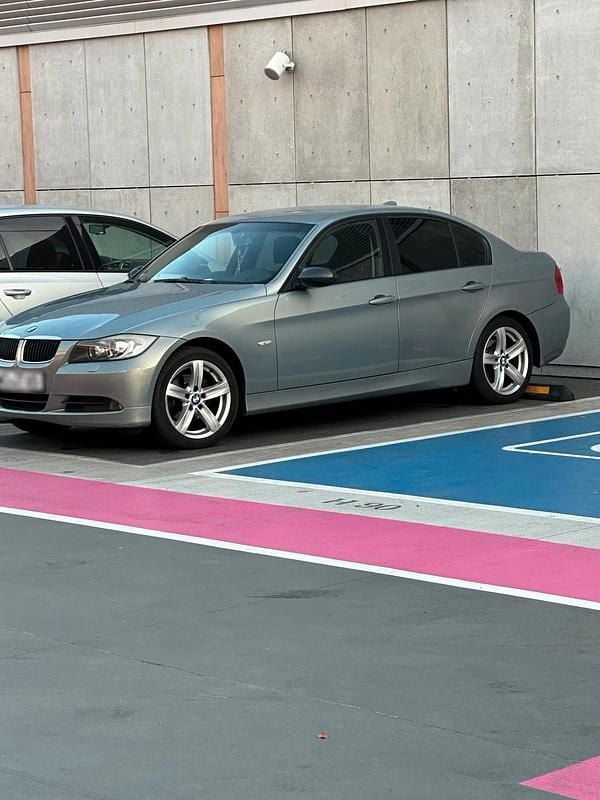 Gebraucht BMW 320 194 PS (142 kW) 2007 Grau Limousine