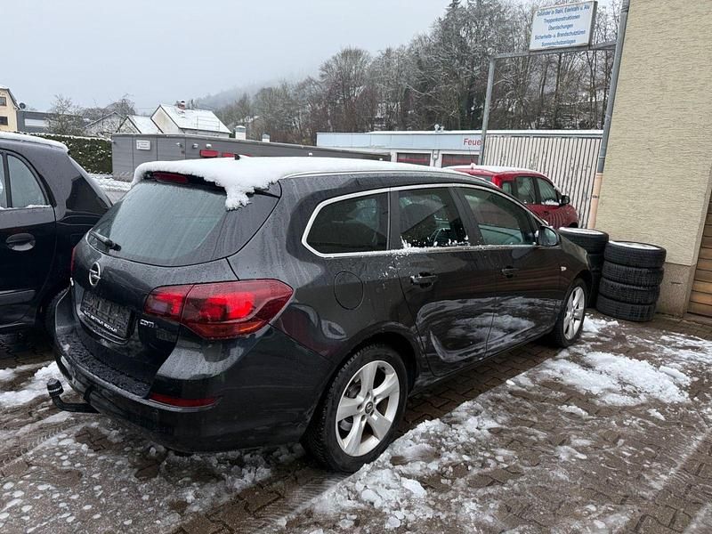 Gebraucht Opel Astra 165 PS (121 kW) 2012 Schwarz Kombi