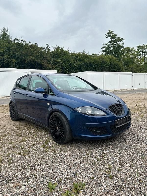 Blau Gebraucht 2004 Seat Altea Van / Kleinbus | 1.290 € (Guter Preis) - Bild 1/4