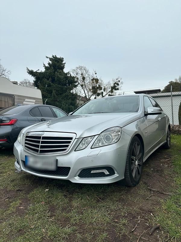 Gebraucht Mercedes E220 170 PS (125 kW) 2009 Silber Limousine