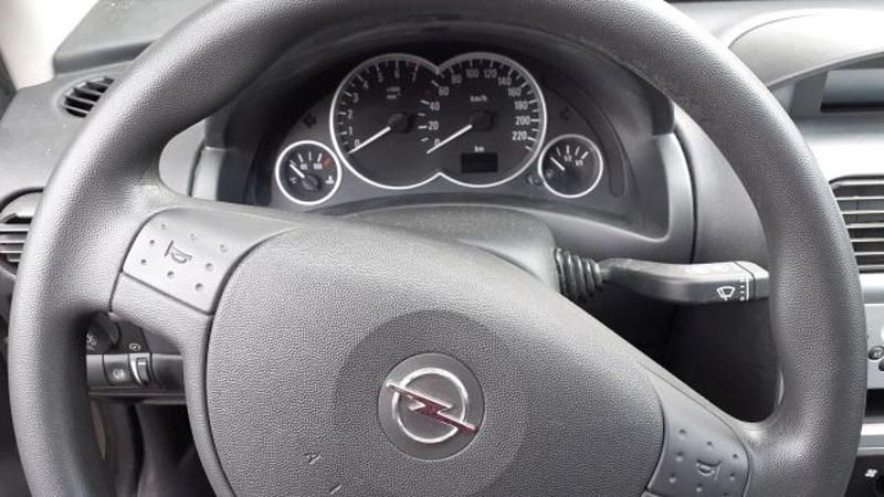 Gebraucht Opel Corsa Njoy 75 PS (55 kW) 2003 Silber Kleinwagen