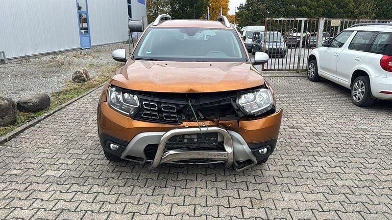 Orange Gebraucht 2018 Dacia Duster Prestige SUV | 7.950 € (Superpreis) - Bild 1/4