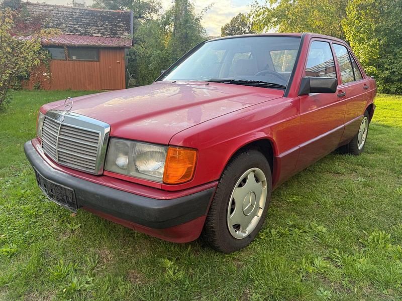 Rot Gebraucht 1988 Mercedes 190 Limousine | 1.995 € - Bild 1/4