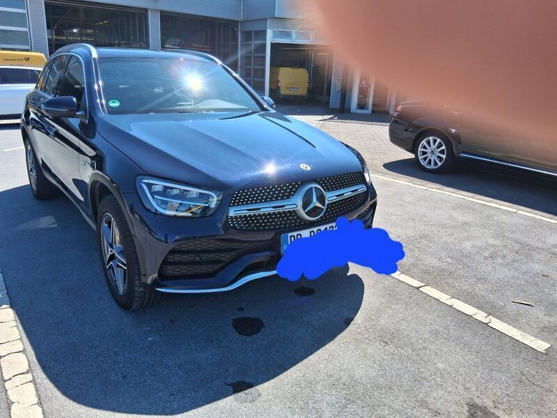 Blau Gebraucht 2021 Mercedes GLC300e SUV | 36.900 € (Fairer Preis) - Bild 1/4