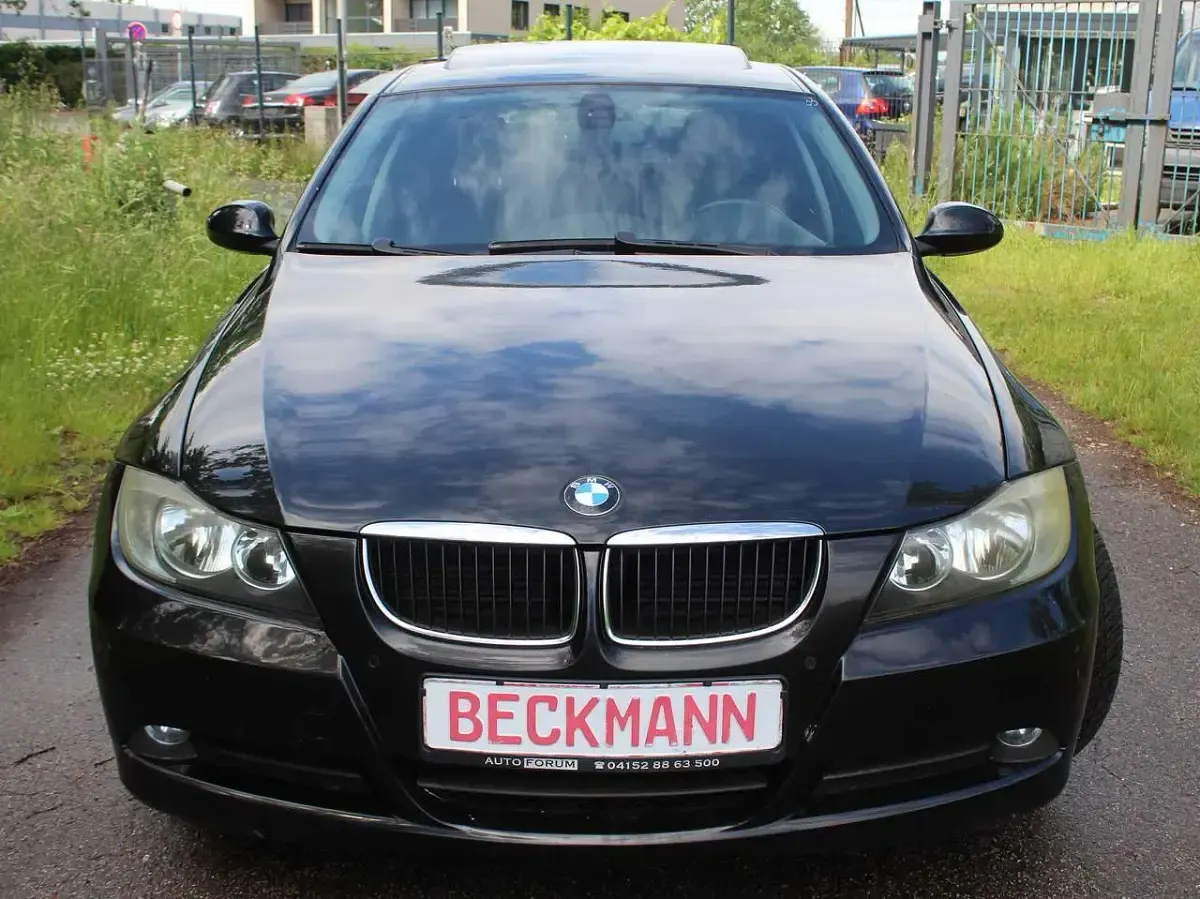 Gebraucht BMW 320 170 PS (125 kW) 2008 Black sapphire metallic Limousine