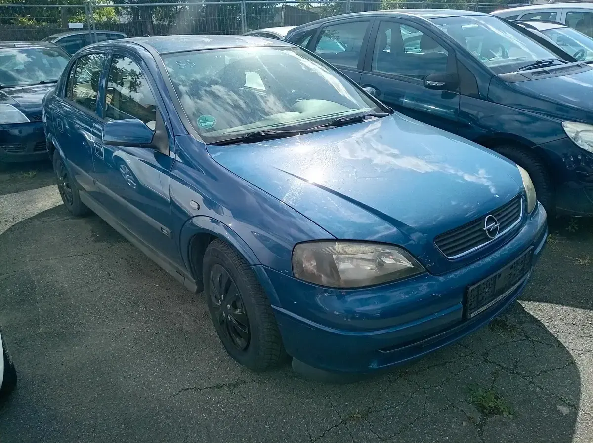 Używany Opel Astra 100 KM (73 kW) 2003 Niebieski Hatchback
