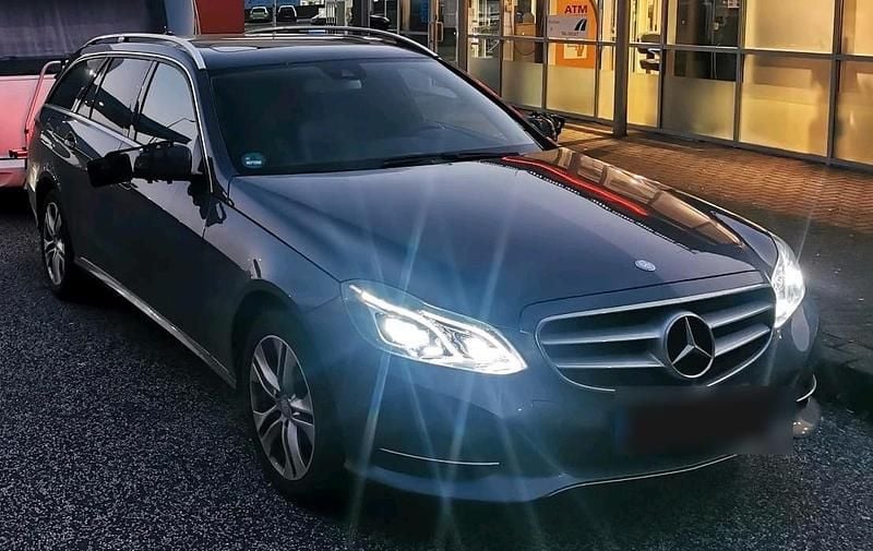 Gebraucht Mercedes E220 Edition 170 PS (125 kW) 2016 Grau Kombi