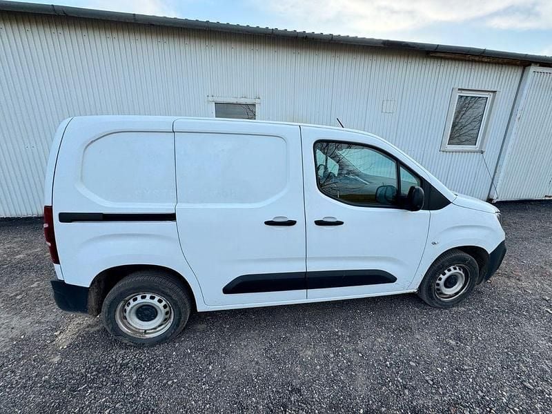 Gebraucht Peugeot Partner 110 PS (80 kW) 2021 Weiß Van / Kleinbus
