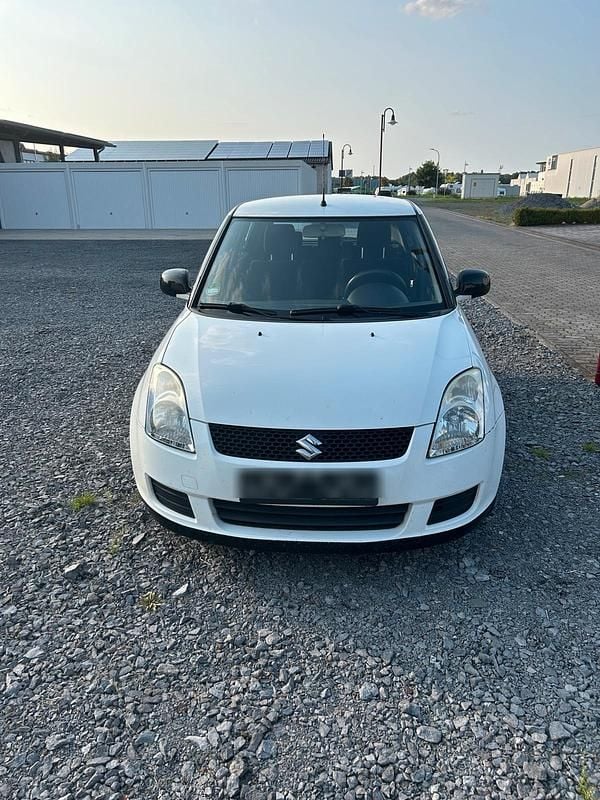 Weiß Gebraucht 2009 Suzuki Swift Kleinwagen | 1.100 € (Superpreis) - Bild 1/4