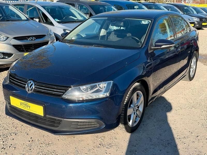 Gebraucht VW Jetta Comfortline 105 PS (77 kW) 2012 Blau Limousine