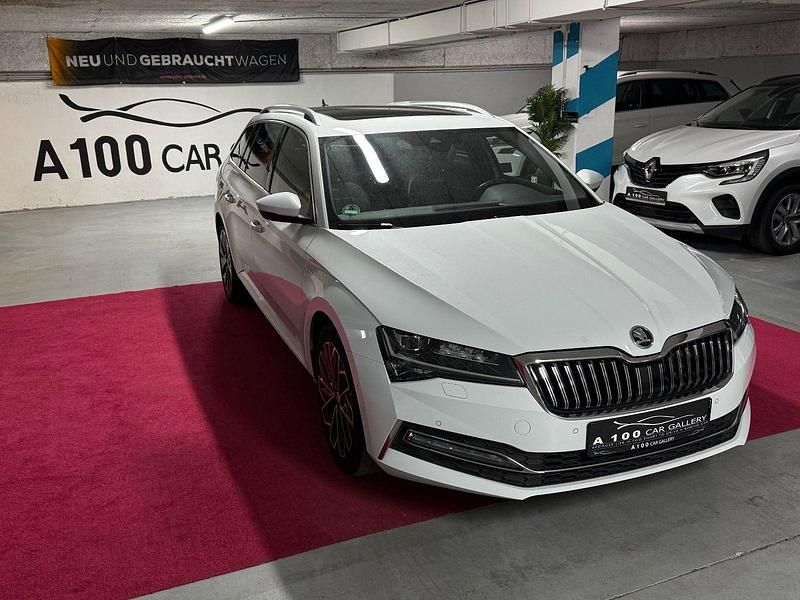 Weiß Gebraucht 2022 Skoda Superb LAURIN & KLEMENT Kombi | 20.999 € (Superpreis) - Bild 1/4