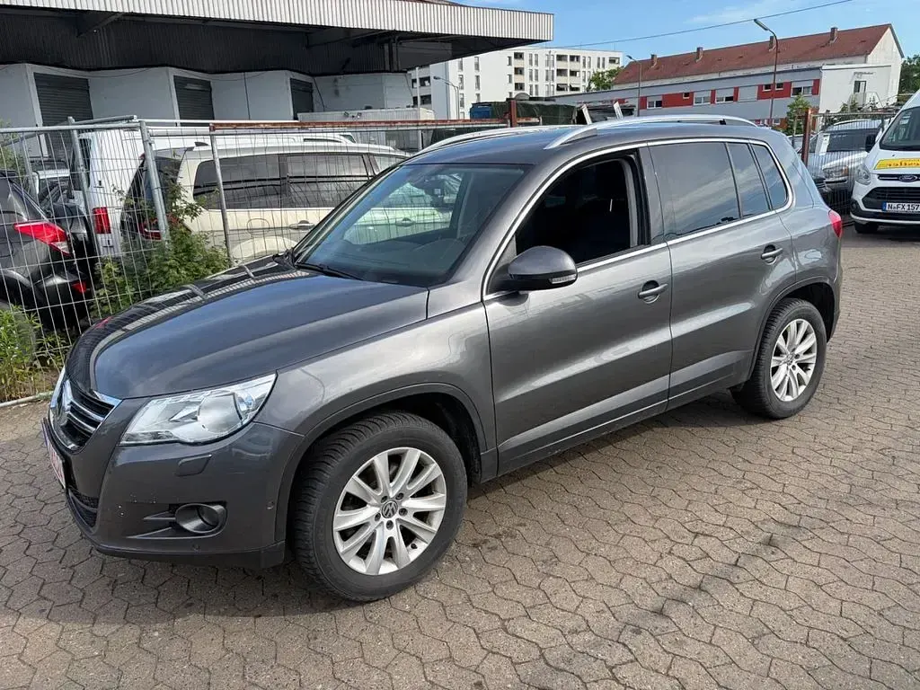 Używany VW Tiguan Team 140 KM (102 kW) 2010 Szary SUV