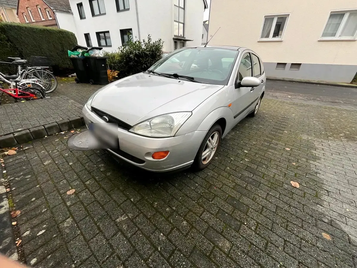 Gebraucht Ford Focus 75 PS (55 kW) 2001 Silber Limousine