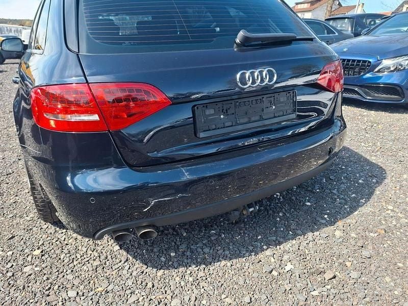 Używany Audi A4 Attraction 143 KM (105 kW) 2010 Niebieski Kombi