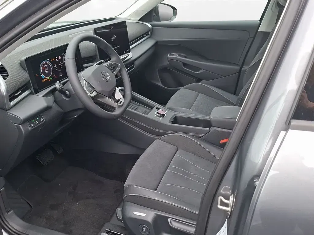 Neu VW T-Roc Style 116 PS (85 kW) 2026 Wolf grey metallic SUV